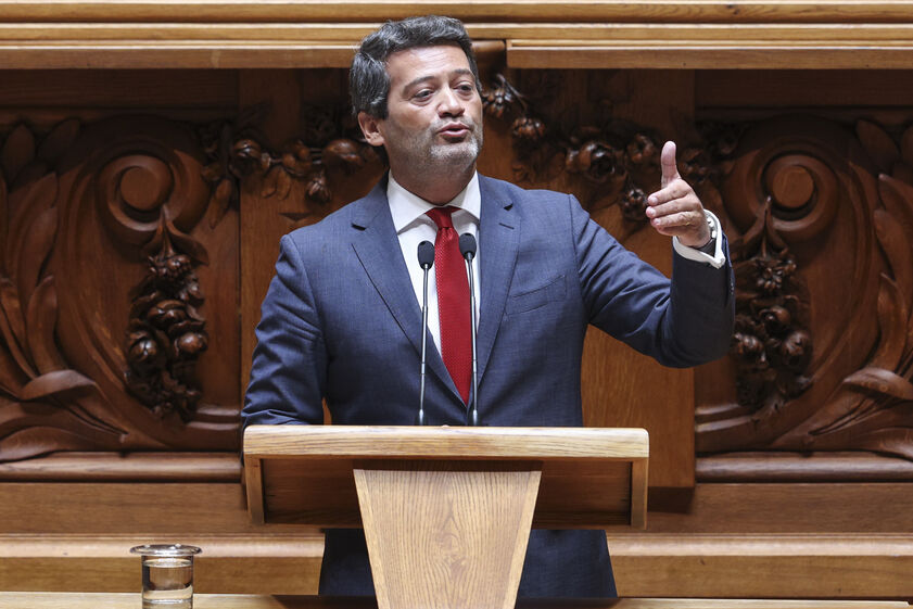Ventura discursa na Assembleia da República, afirmando que o Chega não apoiará o Governo