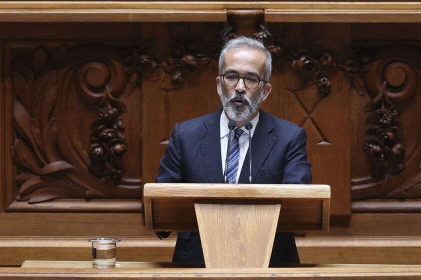 Rangel discursa no parlamento e apela à responsabilidade política