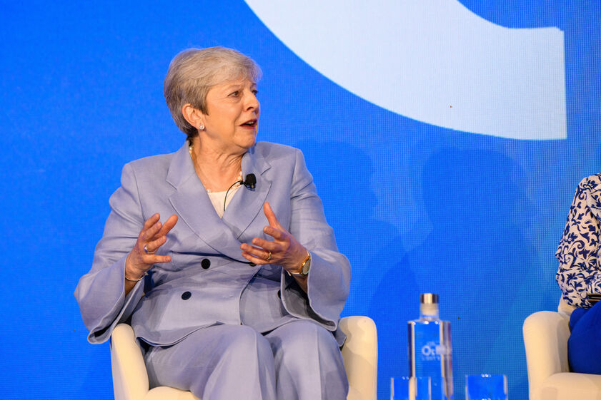 Theresa May deixou o alerta de que a ordem internacional baseada em regras, sustentada por instituições multilaterais e que tem sido o nosso alicerce há décadas, começa a ser posta em causa.