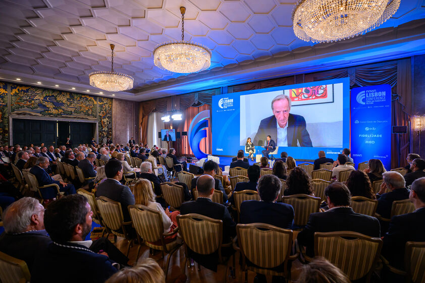 O painel “Os Atuais Desafios Geopolíticos para a Europa e os Estados Unidos” contou com a participação de Devin Nunes, CEO da Trump Media & Technology Group, e de Sir Alex Younger, antigo diretor do MI6, que interveio por vídeo. A moderação ficou a cargo de Ana Miguel dos Santos, responsável pela área de Defesa e Segurança da Deloitte na Europa Central.