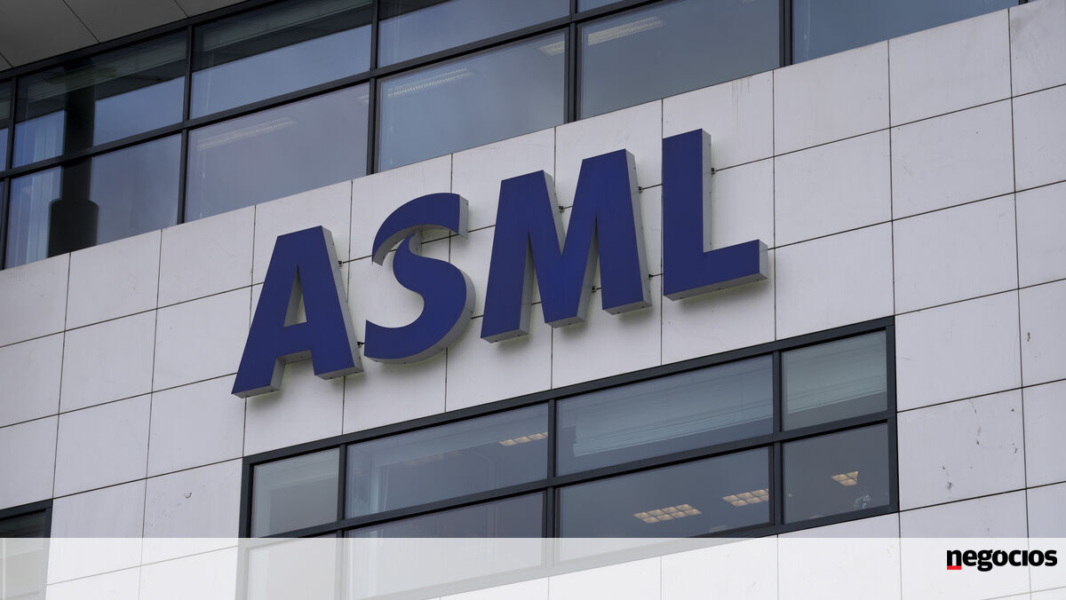 🌍STOCK REPORT:  **ASML Punta su Nuove Opportunità: L'India al Centro del Futuro dei Semiconduttori**