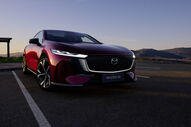 Novo Mazda 6e exibe design moderno e elegante