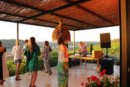 Sessões ao pôr do sol no Algarve com música, dança e vistas panorâmicas