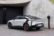 DS N°8 elétrico oferece conforto e até 750 km de autonomia, com design distinto e habitáculo luxuoso