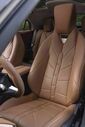 Interior do DS N°8 com bancos em couro, conforto e luxo