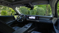Interior luxuoso do DS N°8, modelo elétrico com design distinto e autonomia até 750 km
