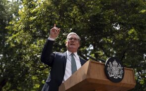 Starmer teve de ceder para evitar derrota na reforma da segurança social do Reino Unido