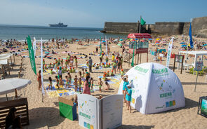Praia promove a Academia Ponto Verde com atividades para crianças