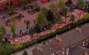 Imagens de drone mostram as homenagens em honra de Diogo Jota no exterior do estádio do Liverpool