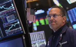 Cartas de Trump com tarifas atiram Wall Street para o vermelho