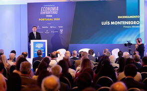 Luís Montenegro discursa na conferência Economia Sem Fronteiras, em Portugal