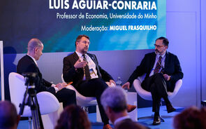 A diversidade, os custos de contexto e a burocracia europeia estiveram em debate na mesa-redonda com os economistas Luís Cabral e Luís Aguiar-Conraria, moderada por Miguel Frasquilho, no âmbito da conferência Economia Sem Fronteiras: Portugal 2050.