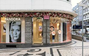 Pandora inaugura loja na Rua de Santa Catarina, Porto, com novo conceito e mural Viúva Lamego