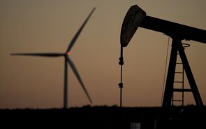 Crude acelera após ataque ucraniano a porto da Rússia