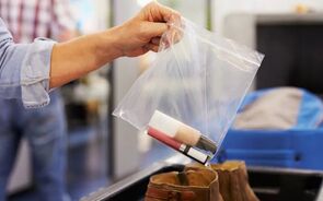 Aeroportos da UE terão 'scanners' que permitem líquidos com mais de 100ml