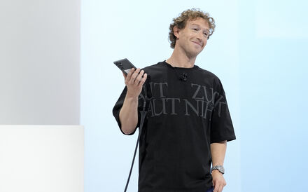 Mark Zuckerberg continua a aumentar os gastos.