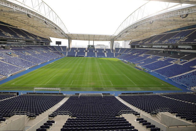 FC Porto multado em 750 mil euros pela UEFA mas fica sem restrições