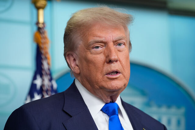 Trump promete taxas 'bastante significativas' sobre semicondutores
