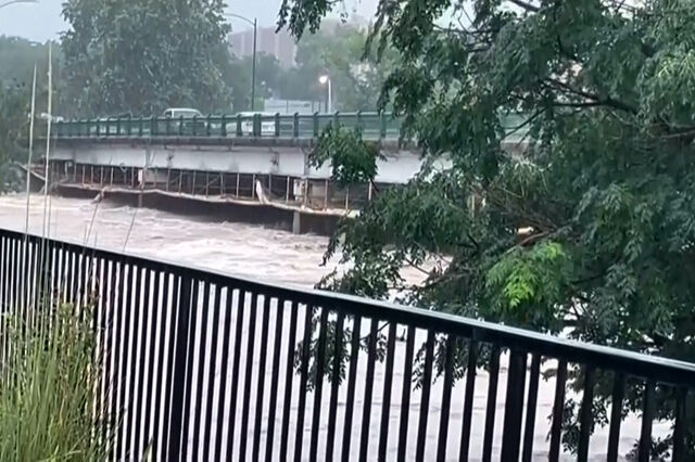 Vídeo mostra como a água subiu rapidamente durante cheias no Texas