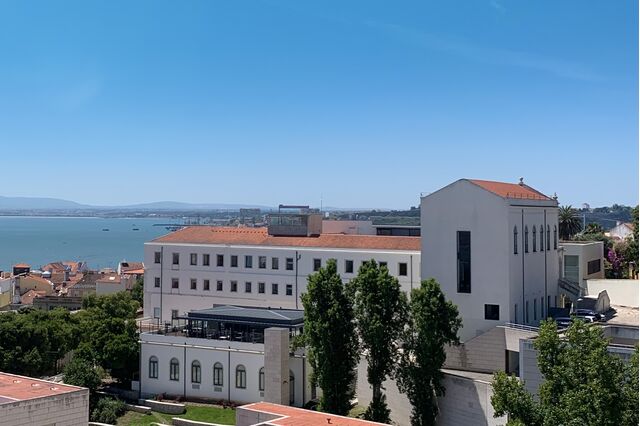 A escola que conta impacto (e não apenas anos)