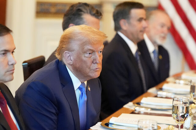 Trump acusa Powell e Fed de asfixiar mercado imobiliário e insiste na descida dos juros