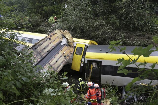 Pelo menos três mortos em descarrilamento de comboio na Alemanha