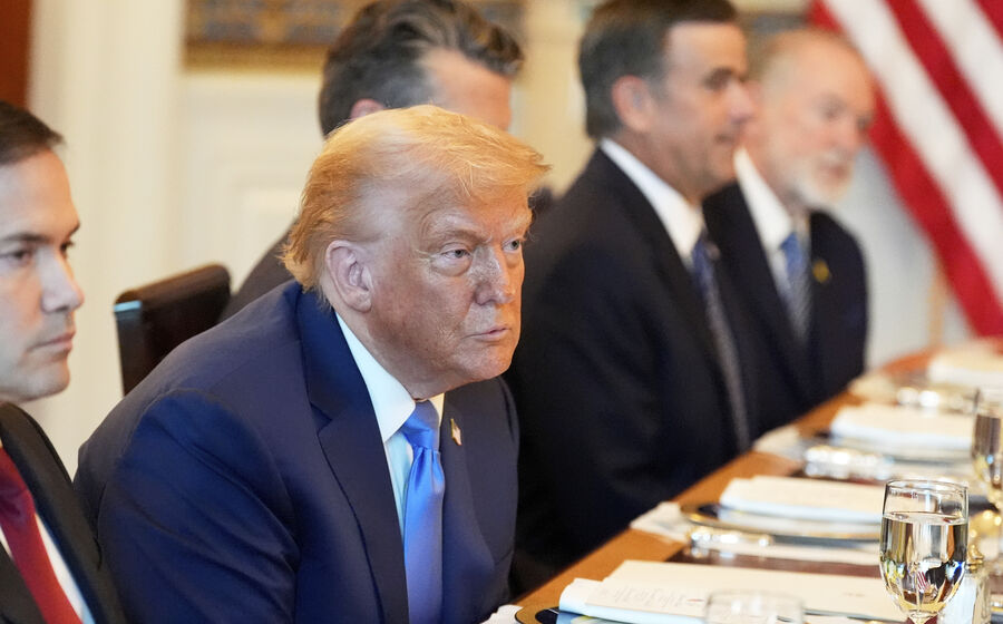 Trump critica Powell através da sua rede social