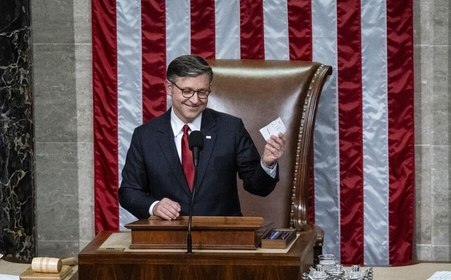 Mike Johnson foi reeleito presidente da Câmara dos Representantes.