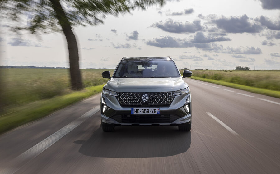 Renault aposta em motorizações híbridas para os modelos Symbioz e Espace