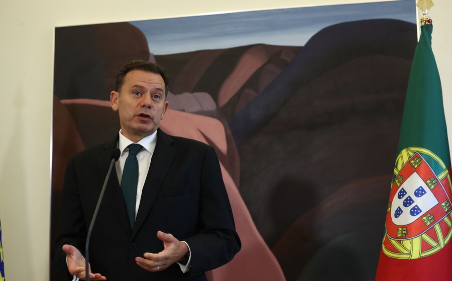 Montenegro prevê interessados na TAP, mas alinhados com Portugal