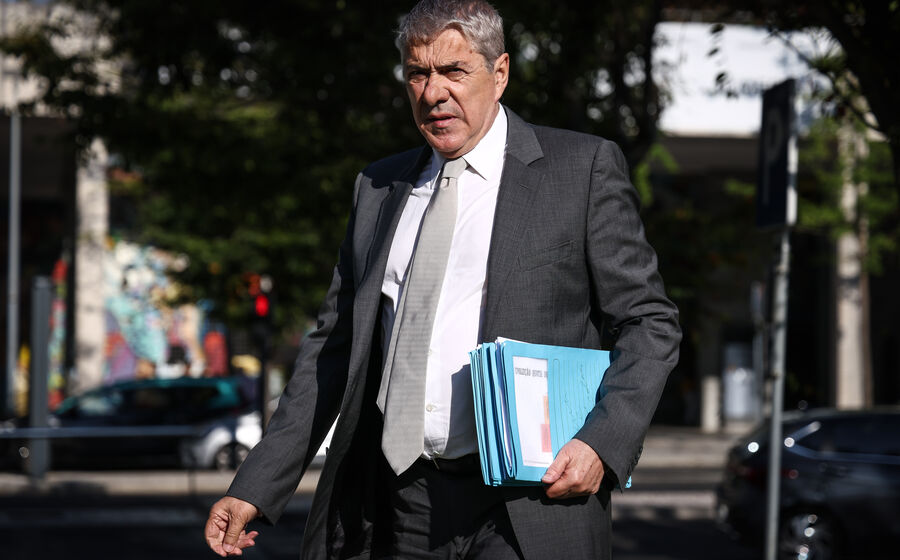 Sócrates no tribunal nega corrupção no caso TGV, em Lisboa