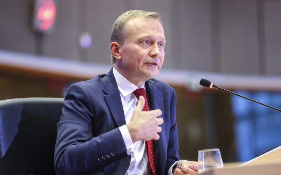 A proposta de orçamento da UE a longo prazo foi apresentado pelo comissário Piotr Serafin.