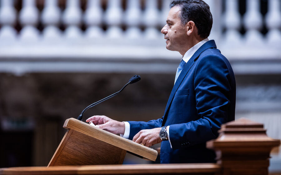 Montenegro anuncia suplemento para pensões no debate do Estado da Nação