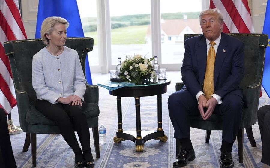 Ursula von der Leyen e Donald Trump reunidos na Escócia