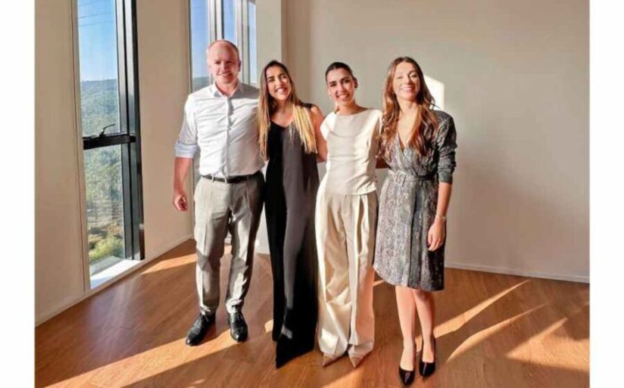 Holger Mägdefrau (CFO da L&R) com as irmãs Marta (CEO da ADA), Sara e Matilde Andrade. 