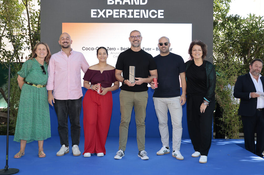 O Group M venceu o troféu de bronze na categoria Brand Experience pelo projeto Coca- Cola Zero, Best Coke Ever- Bus Tour