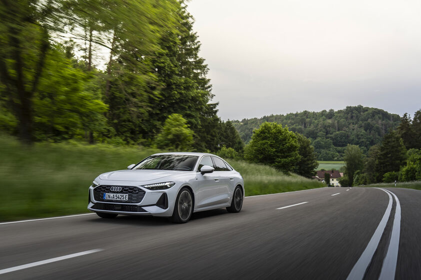 Audi A5 e-hybrid com autonomia elétrica expandida.
