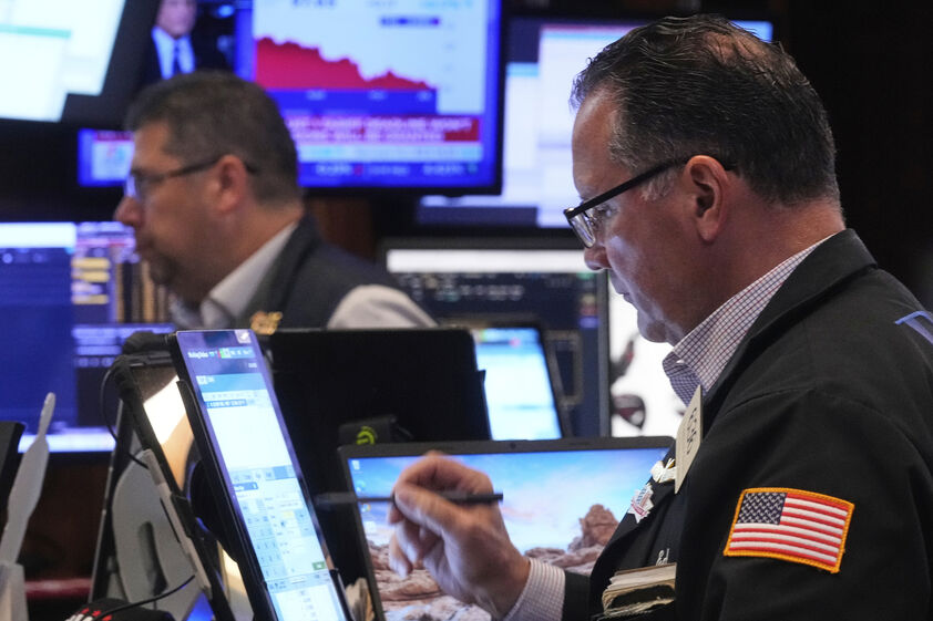 Operadores acompanham o desempenho financeiro no mercado de Wall Street