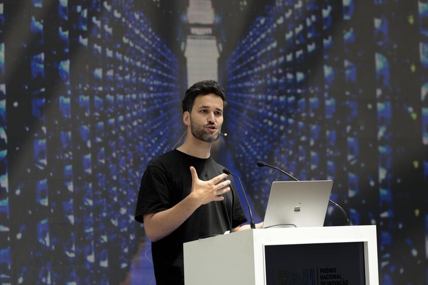 Daniel Susskind sublinhou a importância de um reforço significativo do investimento em investigação, recordando que Portugal aplica menos de 2% do PIB em I&D.
