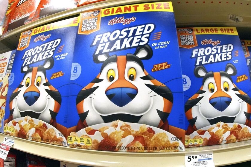 Em destaque, caixas de cereais Kellogg's Frosted Flakes com o tigre Tony na embalagem