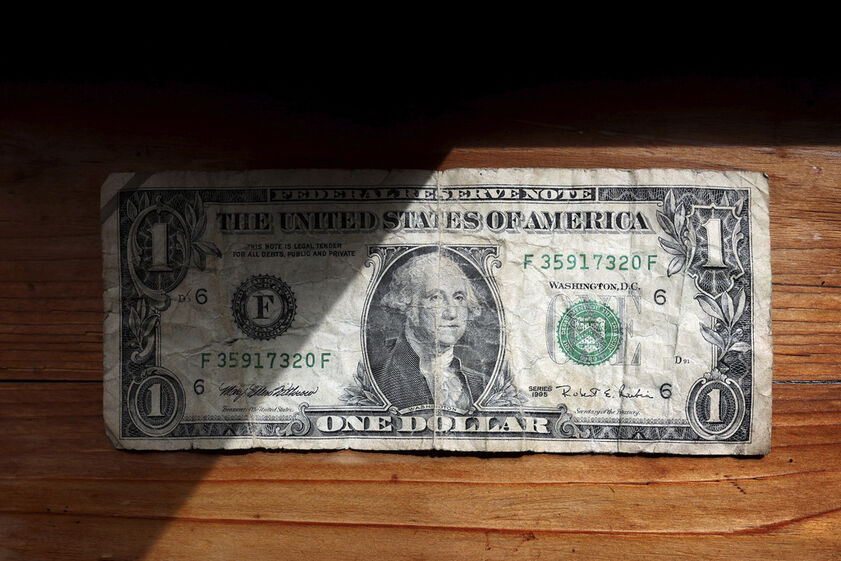 Dólar dos EUA segue para valorização semanal