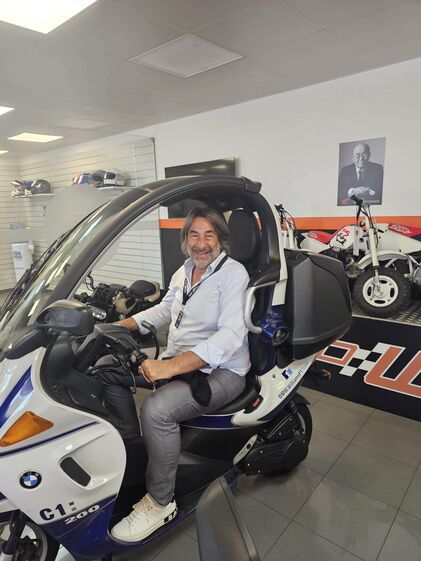 Celebração do segundo aniversário da MotoW, um espaço dedicado a motos exclusivas e exóticas