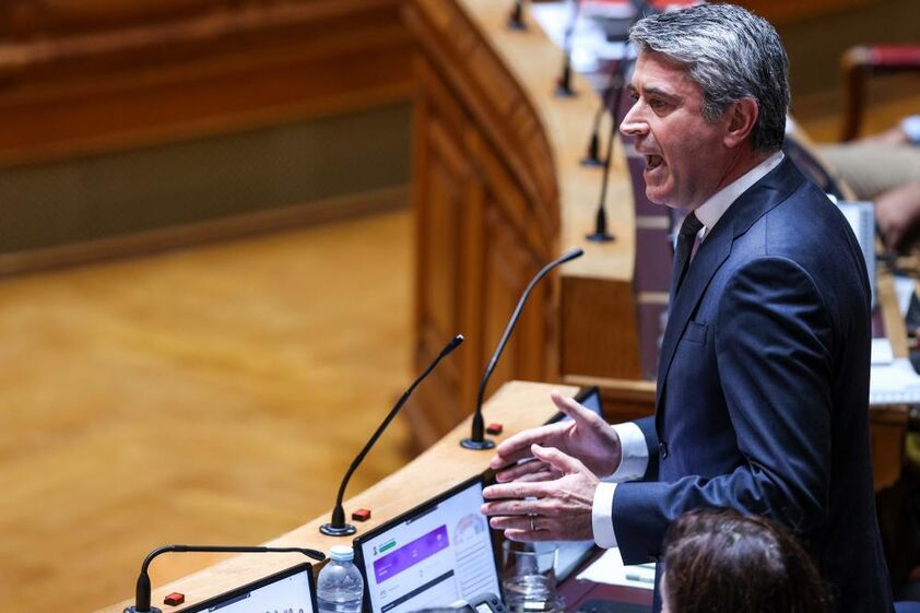 PS reage ao acordo entre Governo e Chega, buscando detalhes