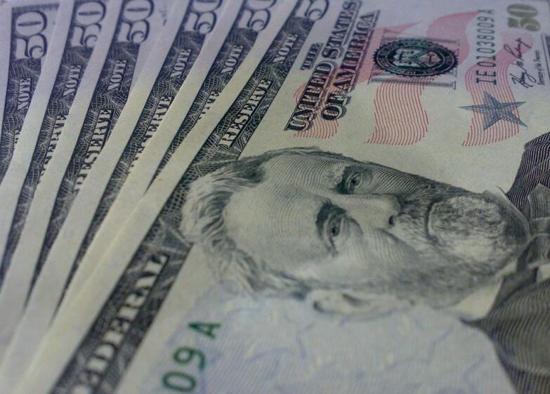 Dólar ganha força com possível mexida do Fed no horizonte