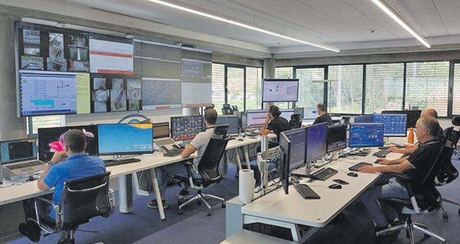 Técnicos na monitorização dos  dados do WIKCenter