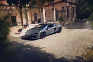 Lamborghini Temerario estacionado em frente a um edifício