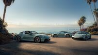 Porsches 911 Carrera em frente ao mar na Califórnia