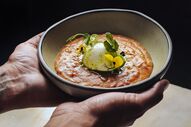 Chef Hari Chapagain junta sabores do Oriente e Ocidente no Oven, com influências do Nepal e Índia