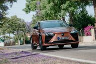 Lexus RZ renovado em sessão fotográfica