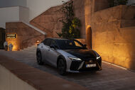 Lexus RZ surge renovado no Algarve com linhas elegantes e futuristas